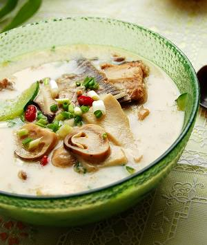 两款秋季养生汤 喝出白皙皮肤